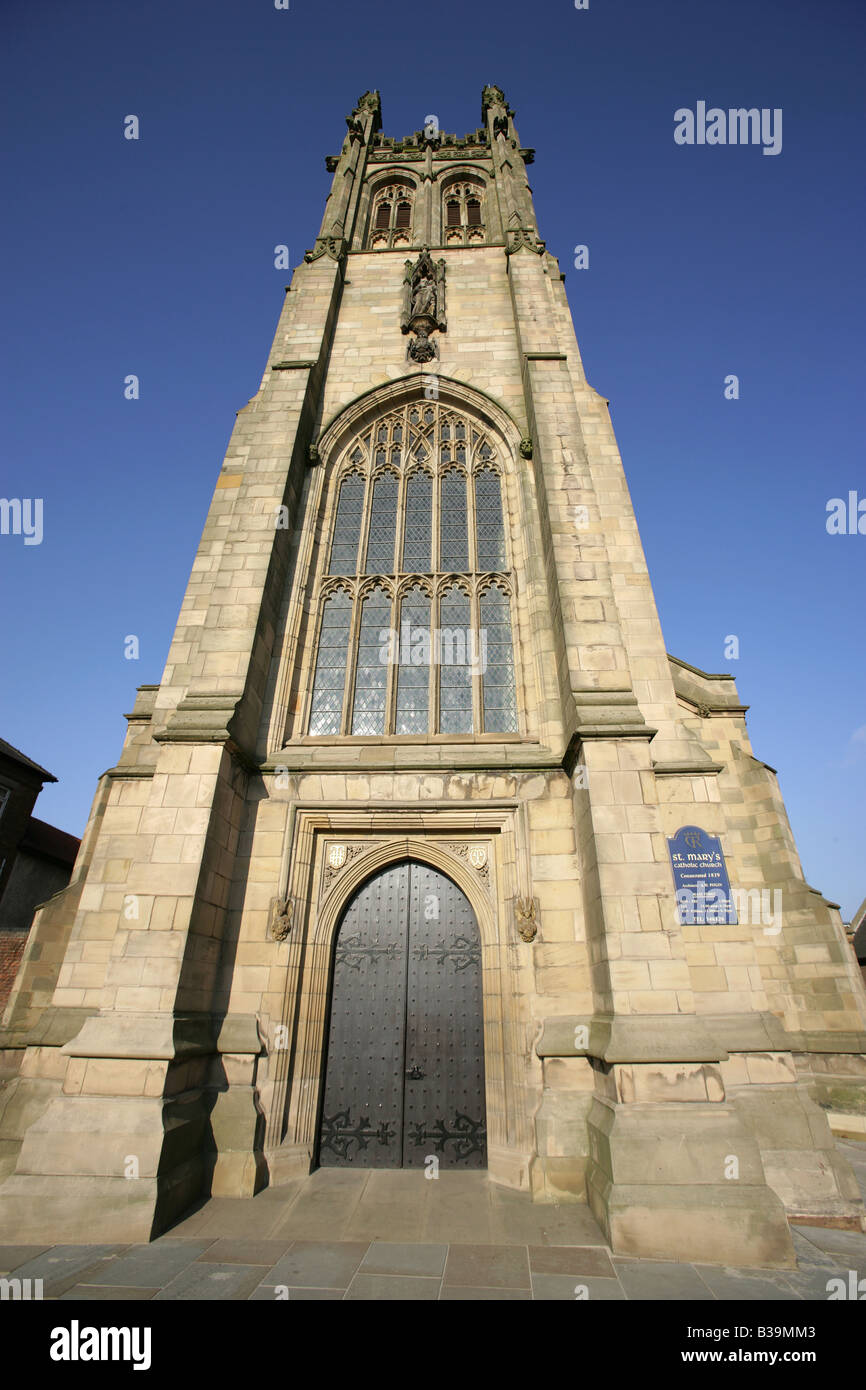 Città di Derby, Inghilterra. Il 1844 Augustus Pugin progettato la Chiesa di St Mary (RC) entro la Strutt Park area di conservazione. Foto Stock Città di Derby, Inghilterra. Il 1844 Augustus Pugin progettato la Chiesa di St Mary (RC) entro la Strutt Park area di conservazione. Foto Stock