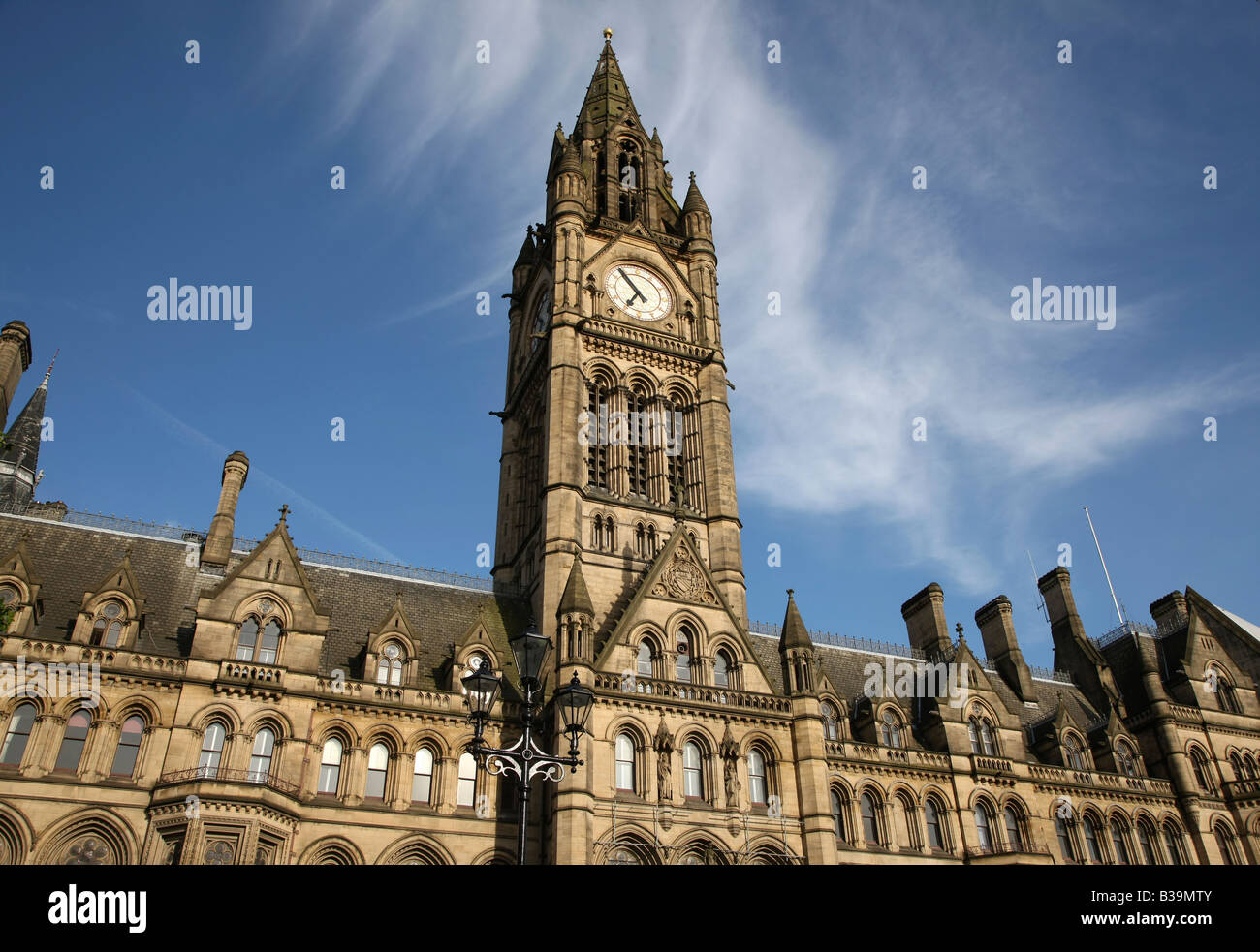 Manchester Town Hall in tarda serata luce, Manchester, Regno Unito Foto Stock