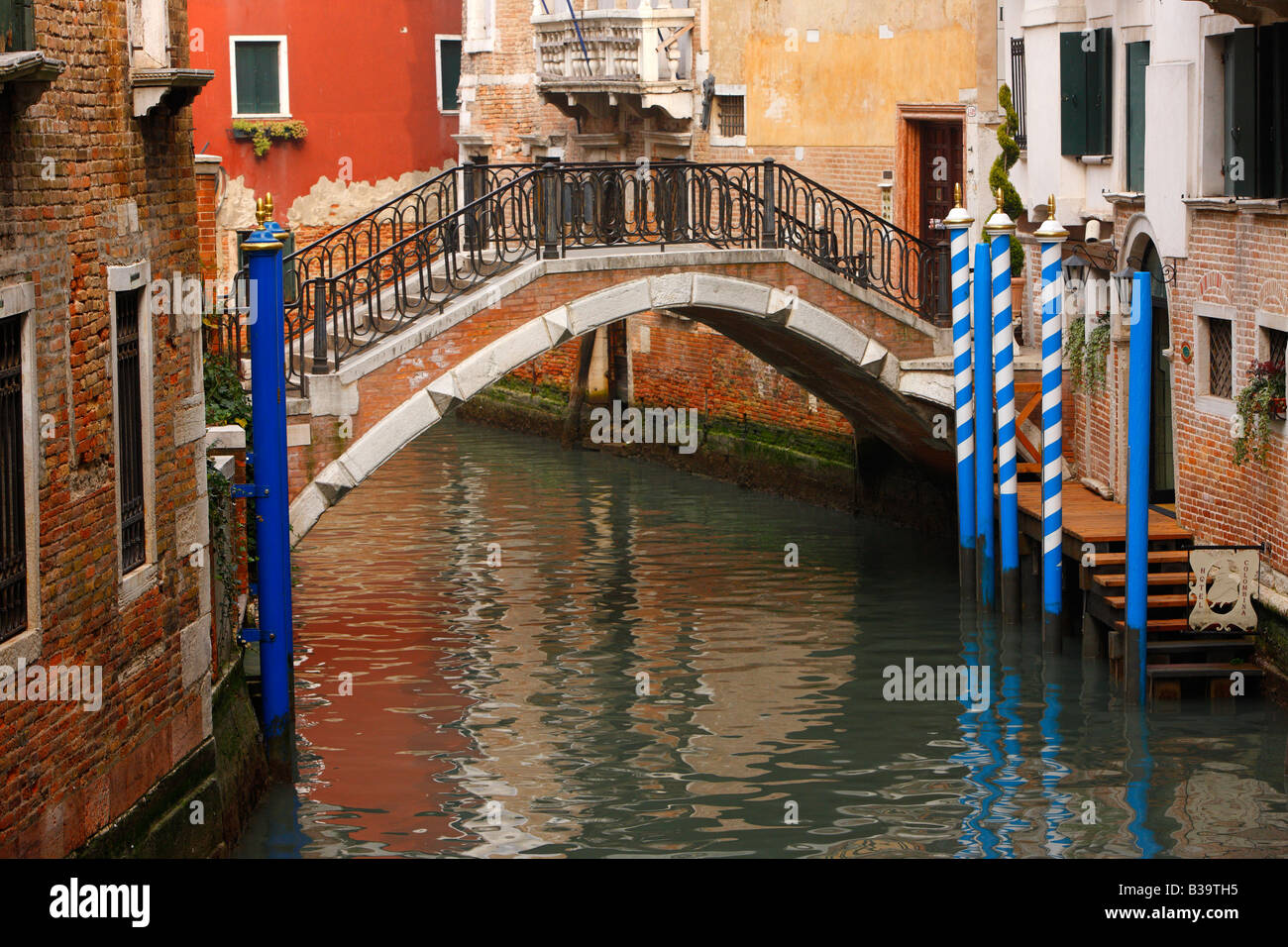 Ponte sul canale, Venezia, Italia Foto Stock