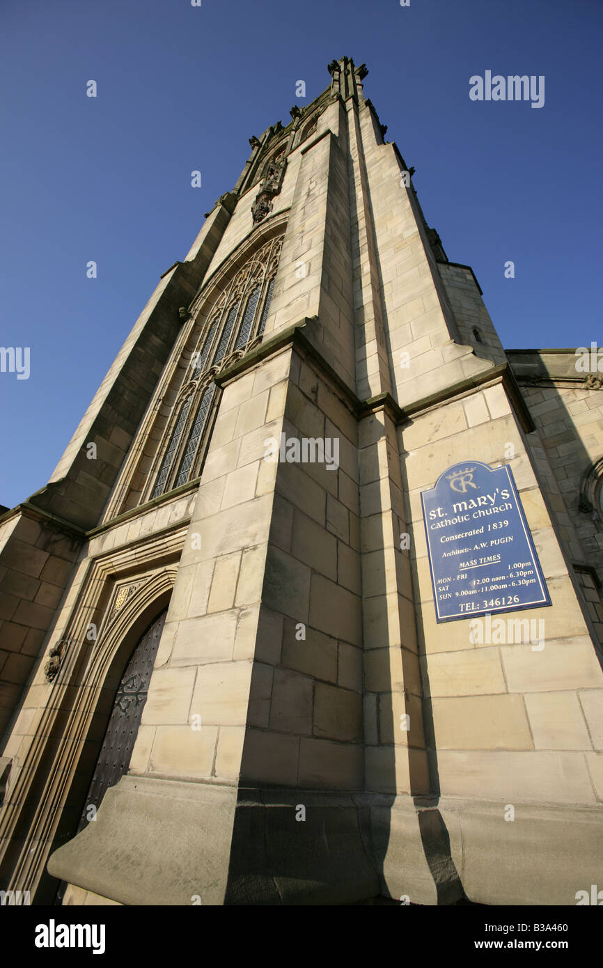 Città di Derby, Inghilterra. Il 1844 Augustus Pugin progettato la Chiesa di St Mary (RC) entro la Strutt Park area di conservazione. Foto Stock Città di Derby, Inghilterra. Il 1844 Augustus Pugin progettato la Chiesa di St Mary (RC) entro la Strutt Park area di conservazione. Foto Stock