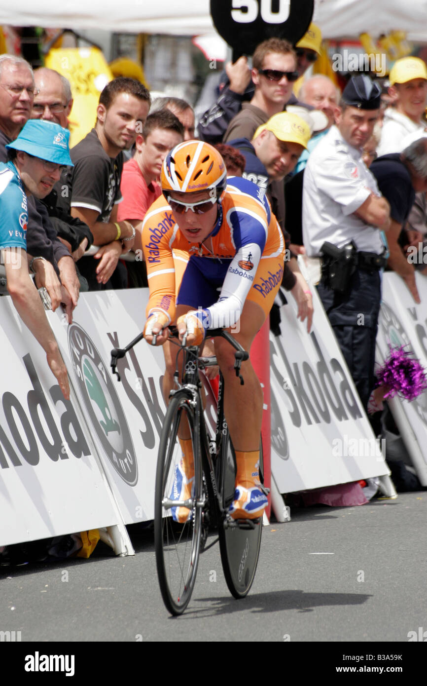 Un ciclista a Cholet Crono nel 2008 Tour de France Foto Stock