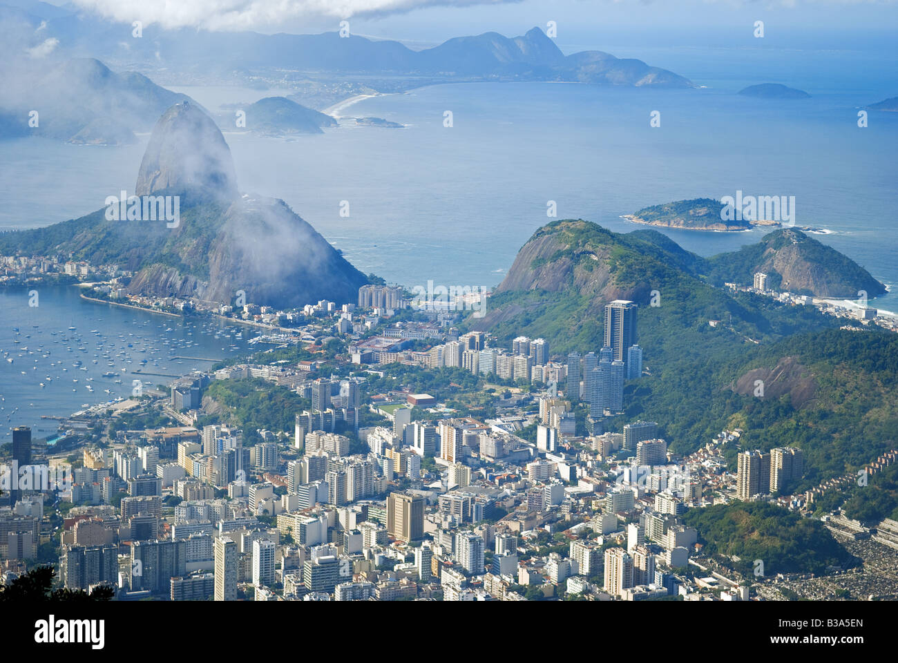 Vista panoramica di Rio de Janeiro e la Montagna Sugar Loaf, Brasile. Foto Stock