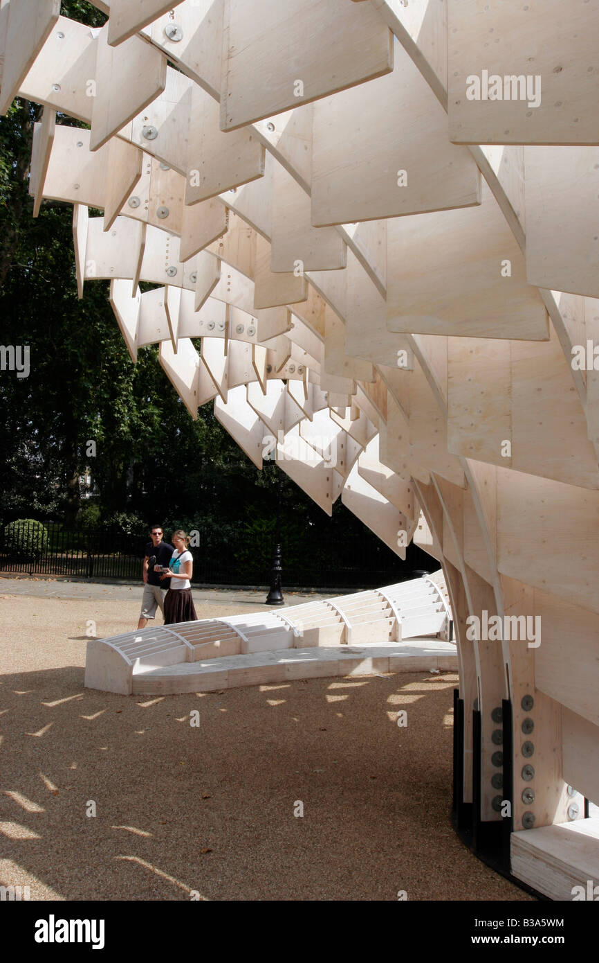 Padiglione temporaneo progettato dagli studenti architettura collocata in Bedford Square nel centro di Londra Foto Stock