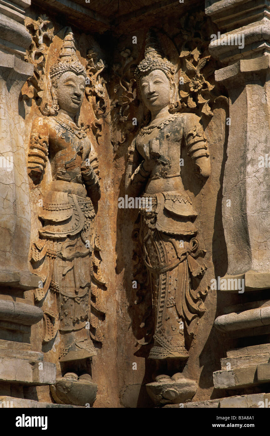 Thailandia Chiang Mai, statua dettaglio al Wat Jet Yot Foto Stock