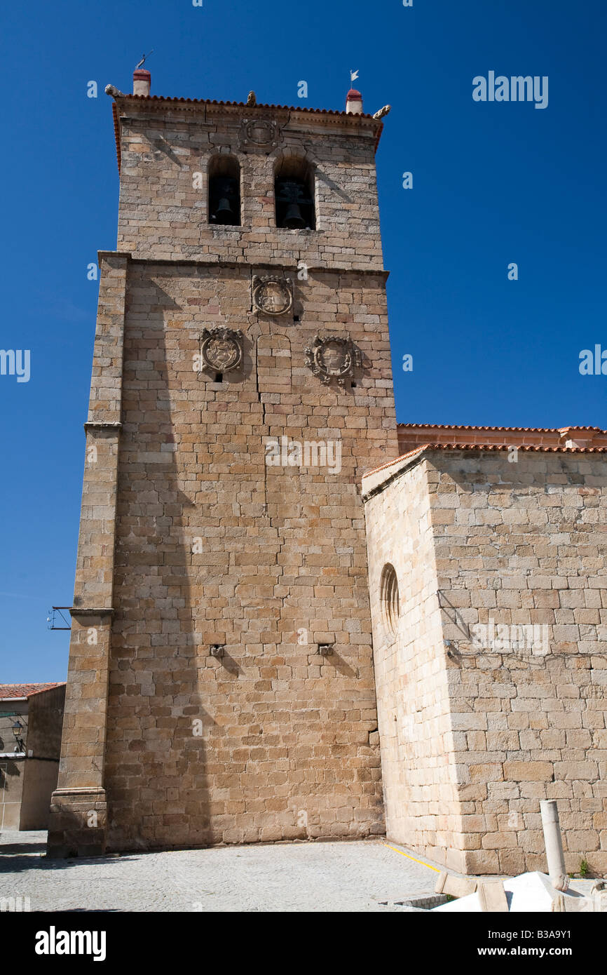 Il campanile della chiesa di San Pedro, Garrovillas, Caceres, Spagna Foto Stock