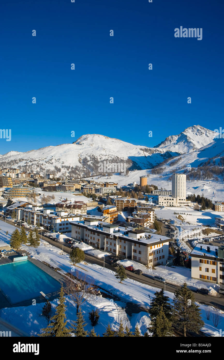 Sestriere Ski Resort (sito di giochi olimpici invernali), Provincia di Torino, Piemonte, Italia Foto Stock