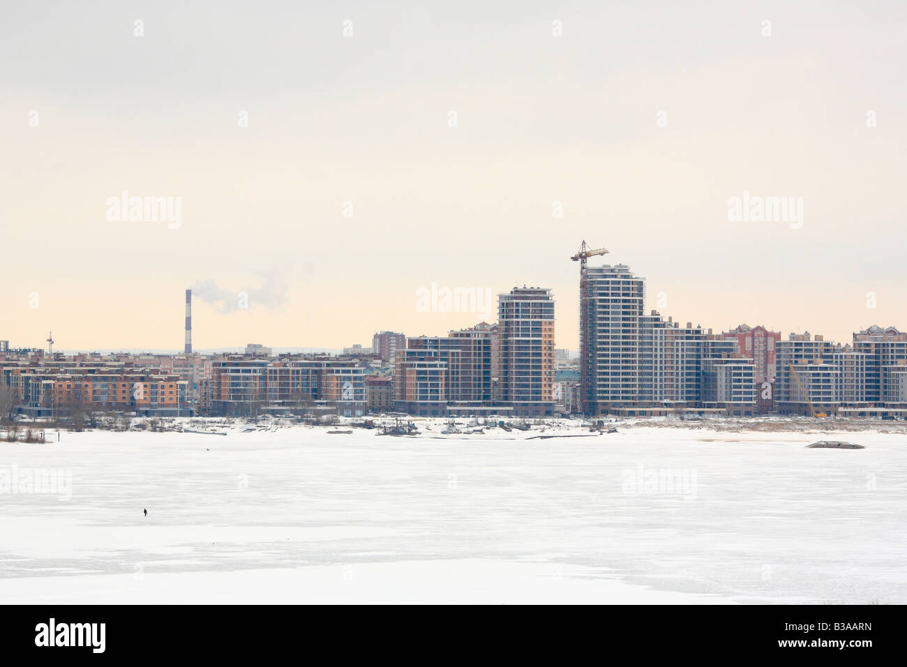 Vista sul fiume Volga, la costruzione di nuove case, Kazan, il Tatarstan, Russia Foto Stock
