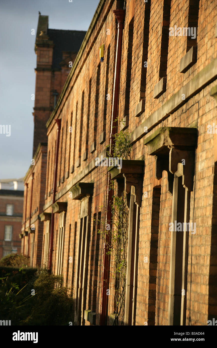 Città di Derby, Inghilterra. Progettato da Francesco Thompson il elencato Grade II stazione Cottages sono situati a terrazza ferroviaria. Foto Stock
