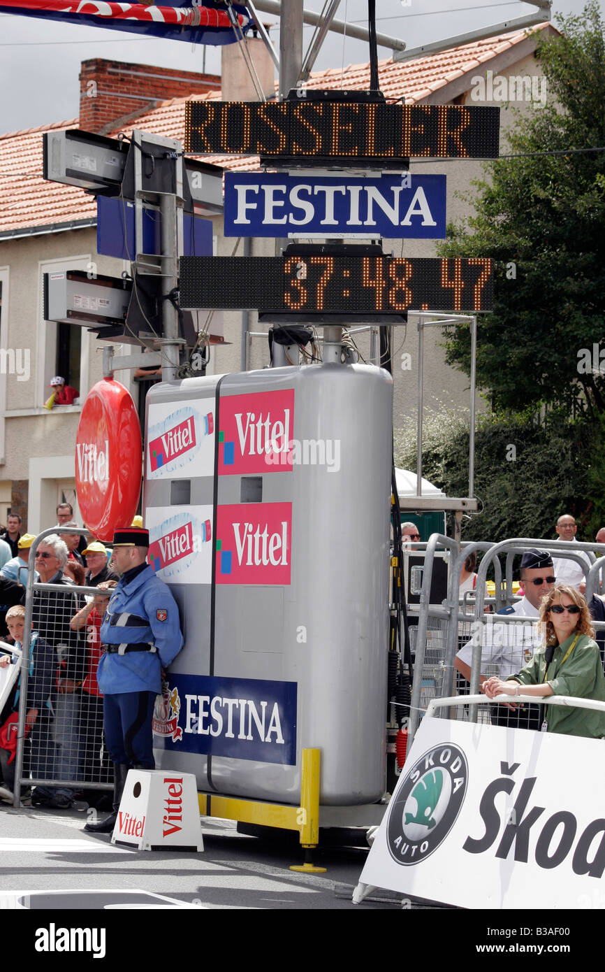 La linea del traguardo a Cholet prove a tempo parte del 2008 Tour de France Foto Stock