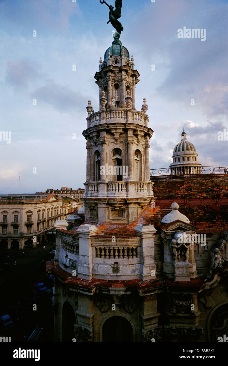 L'Avana Cuba vista attraverso il tetto del Gran Teatro de la Habana verso la cupola del Capitolio Foto Stock