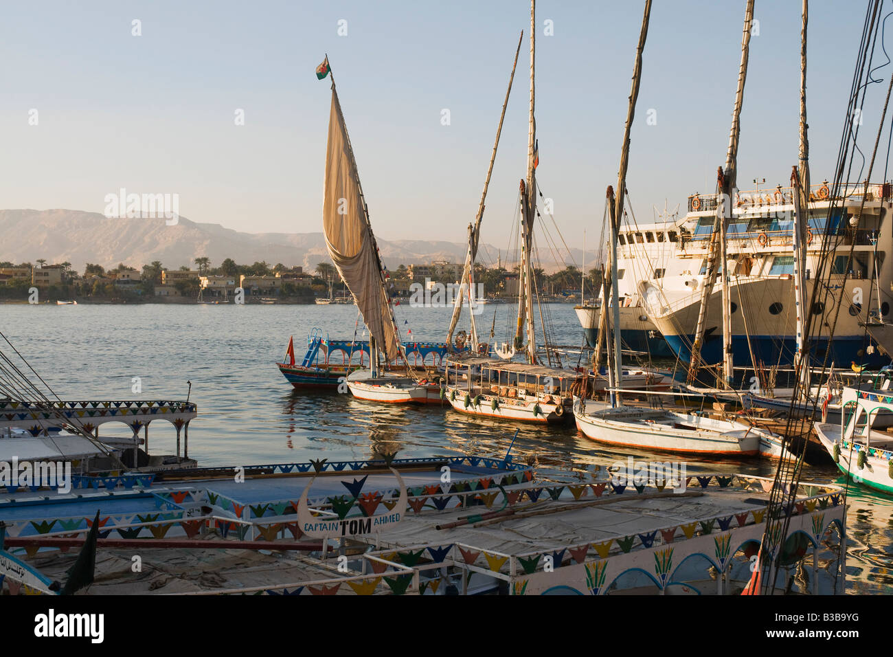 Barche sul Nilo, Luxor, Egitto Foto Stock