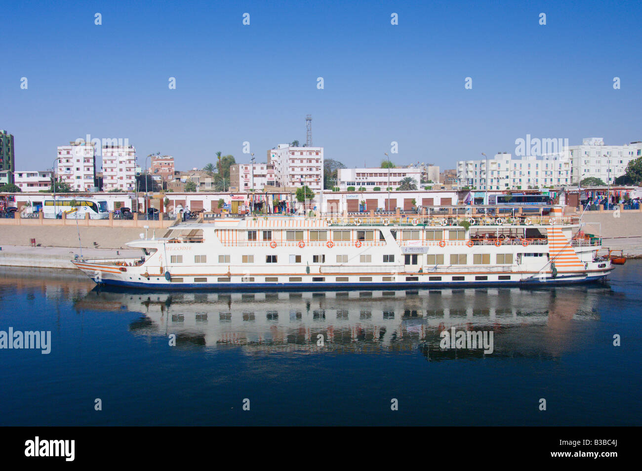 Imbarcazioni da fiume lungo il fiume Nilo in Egitto Foto Stock