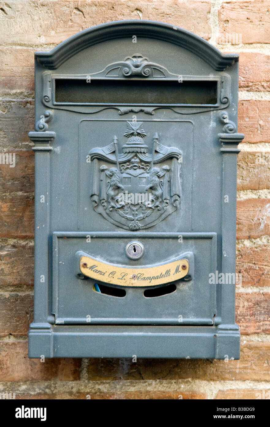 Letterbox tradizionale in San Gimignano, Valle de Orcia, Toscana, Italia Foto Stock