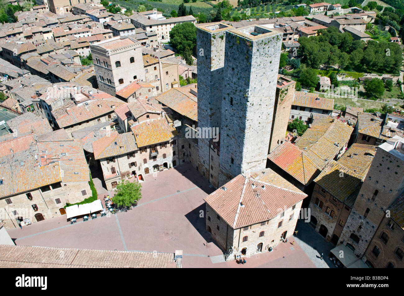 Viste della città di San Gimignano da Torre Grossa, Valle de Orcia, Toscana, Italia Foto Stock