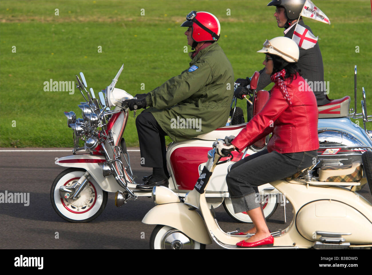Mods su scooter a Goodwood Foto Stock