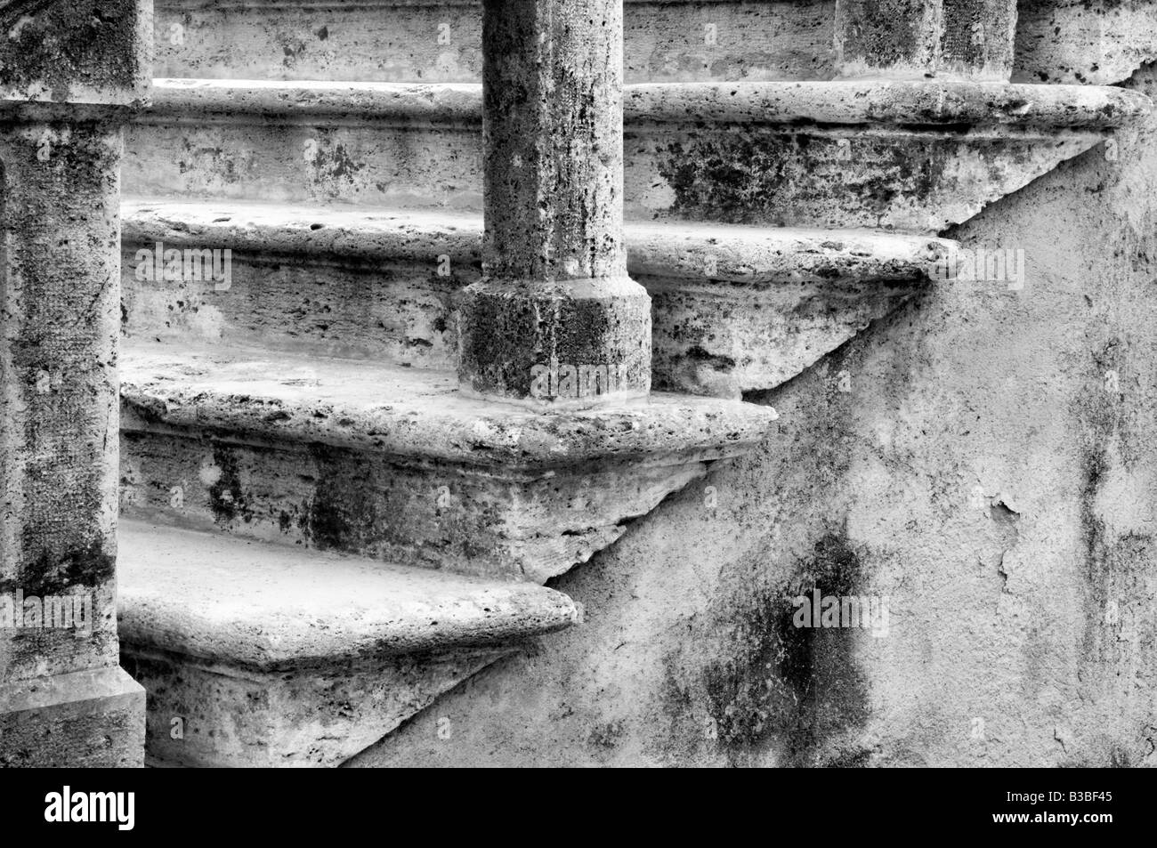 I dettagli delle scale nel vecchio villaggio tradizionale Lucignano d'Asso, Valle de Orcia, Toscana, Italia Foto Stock