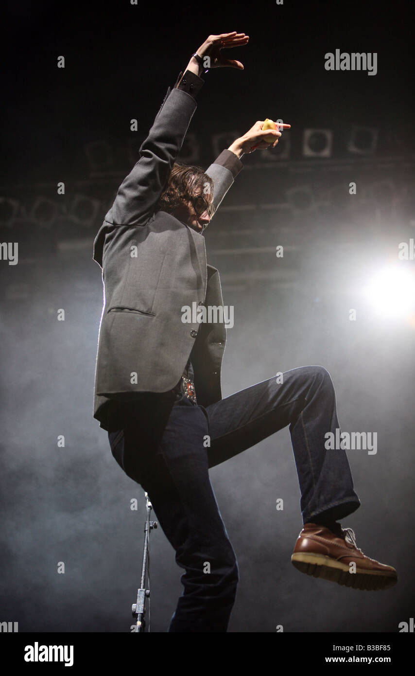 Jarvis Cocker sul palco del V Festival Hylands Park a Chelmsford Essex Foto Stock