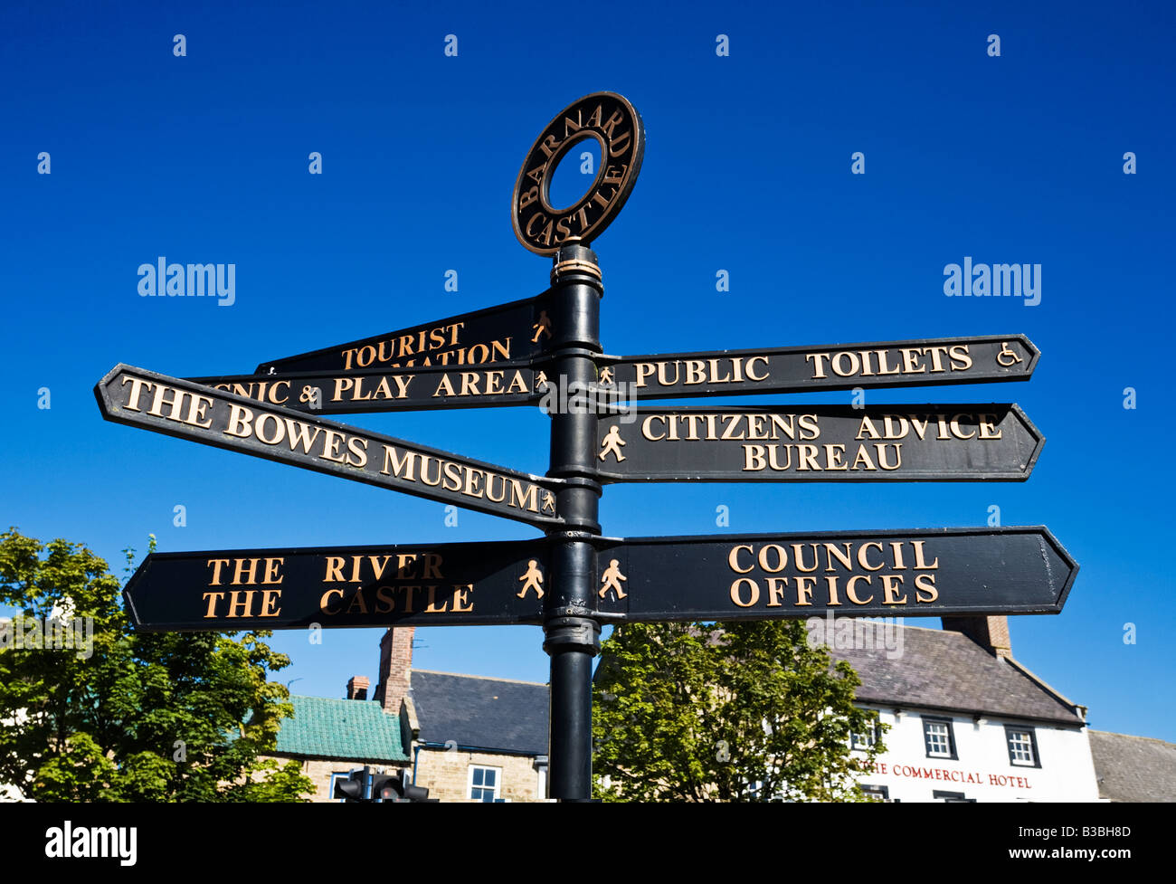 Informazioni turistiche in signpost Barnard Castle, Teesdale, County Durham, England, Regno Unito Foto Stock