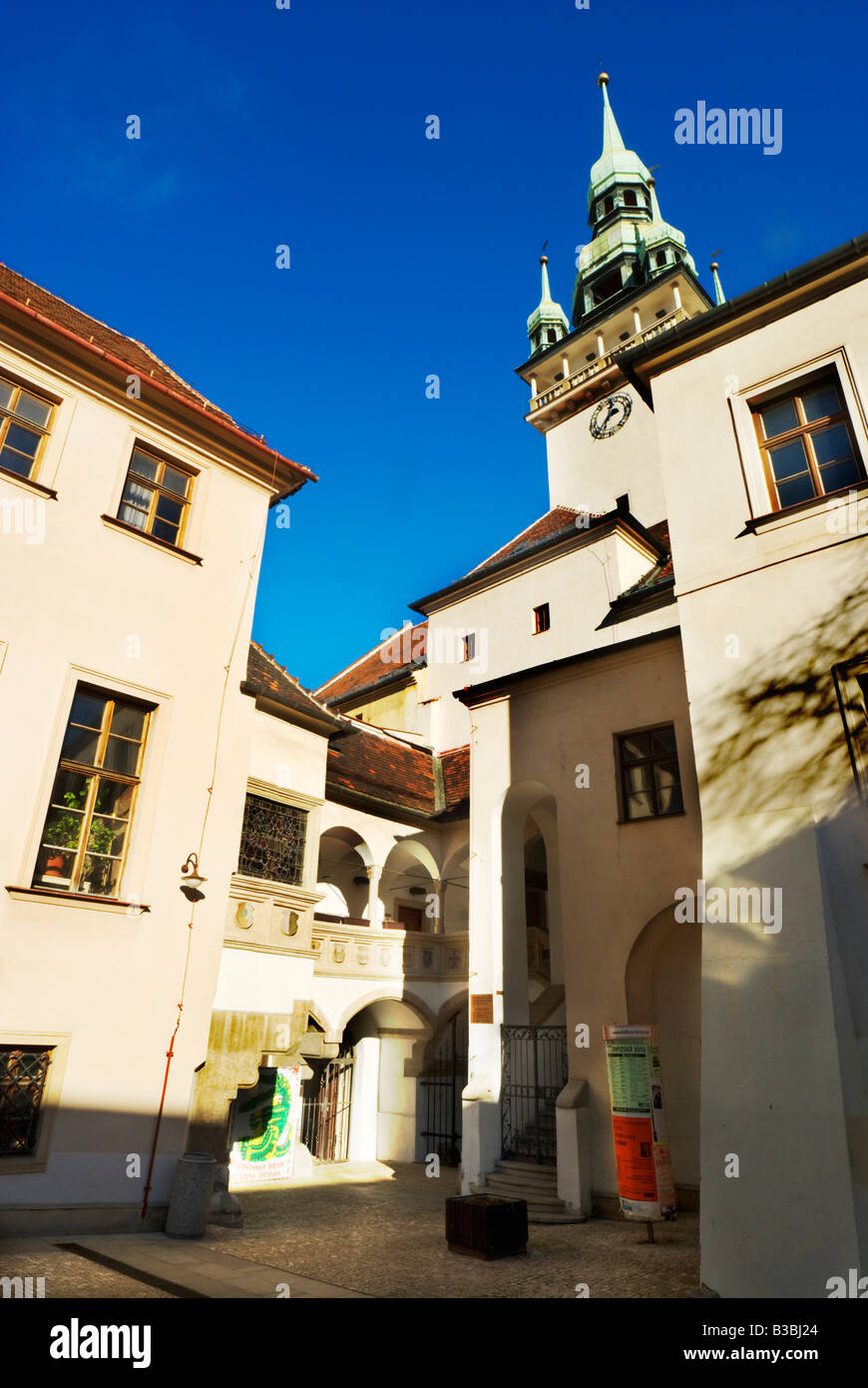 Ufficio informazioni turistiche e il municipio di clock tower, Brno, Repubblica Ceca Foto Stock