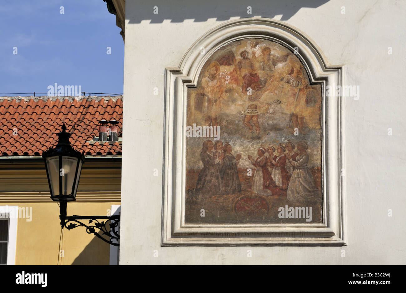 Una cornice a tema religioso carta murale nel quartiere ebraico di Praga Foto Stock