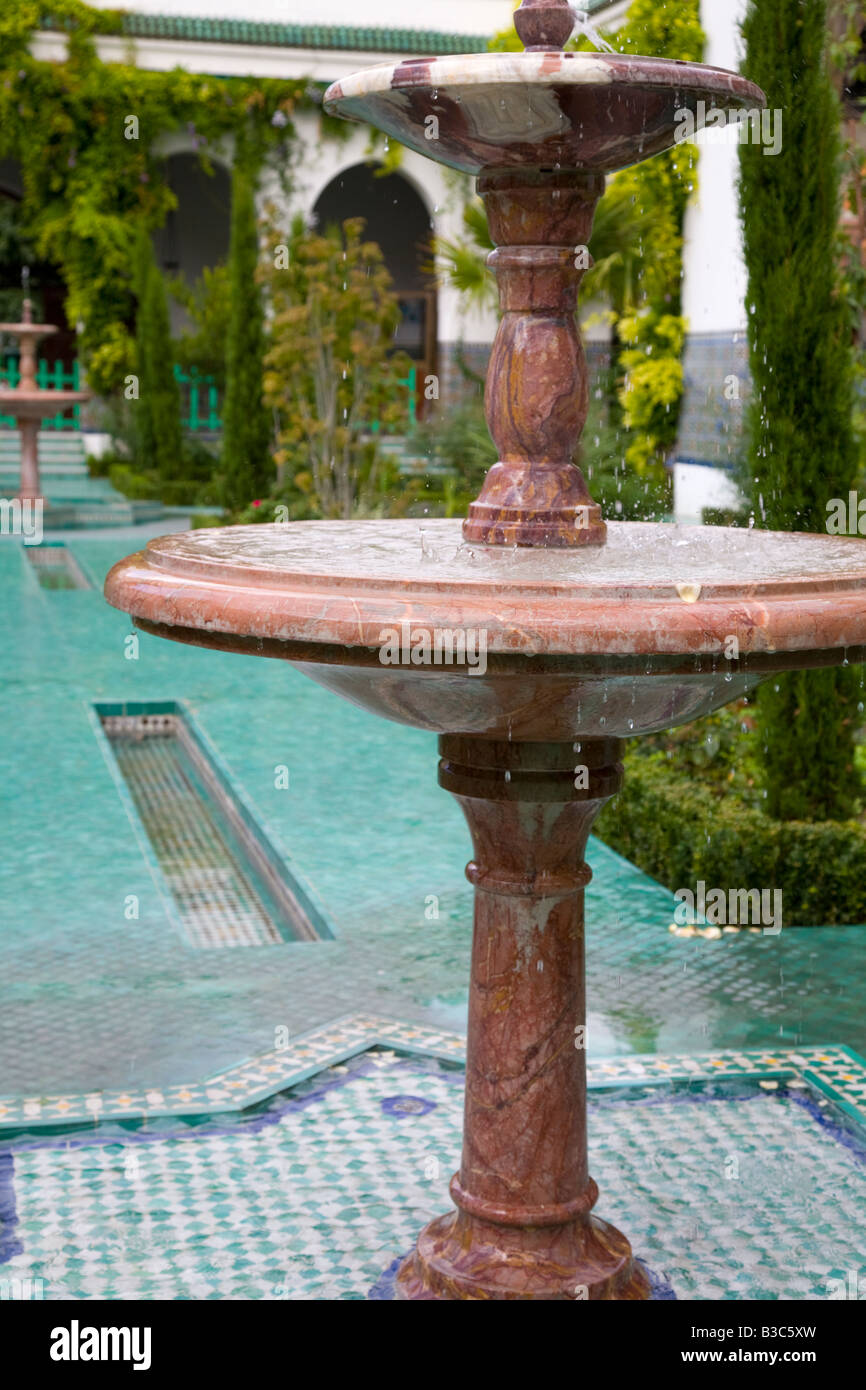 Fontana in marmo in tranquilli giardini, la grande moschea di Parigi Francia Foto Stock