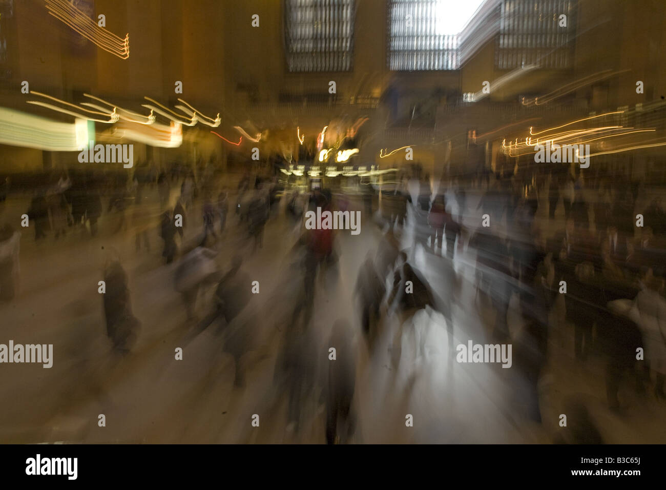 Immagine ingrandita all'interno di Grand Central Station durante la mattina presto ora di punta nella città di New York Foto Stock