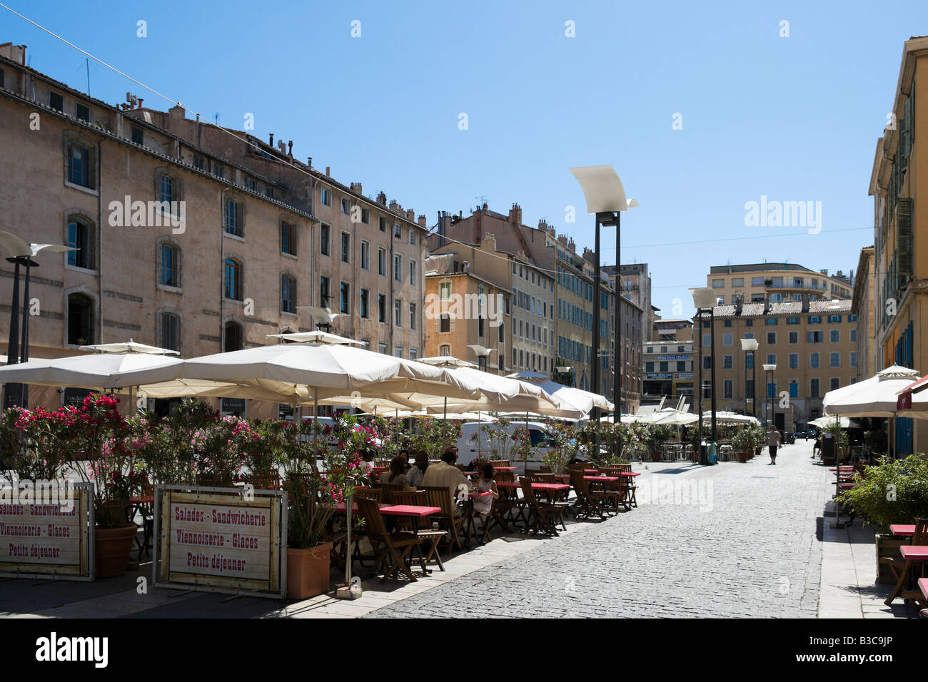 Ristoranti a Cours d'Estienne d'Orves nel Vieux Port District, Marsiglia, Cote d'Azur, in Francia Foto Stock