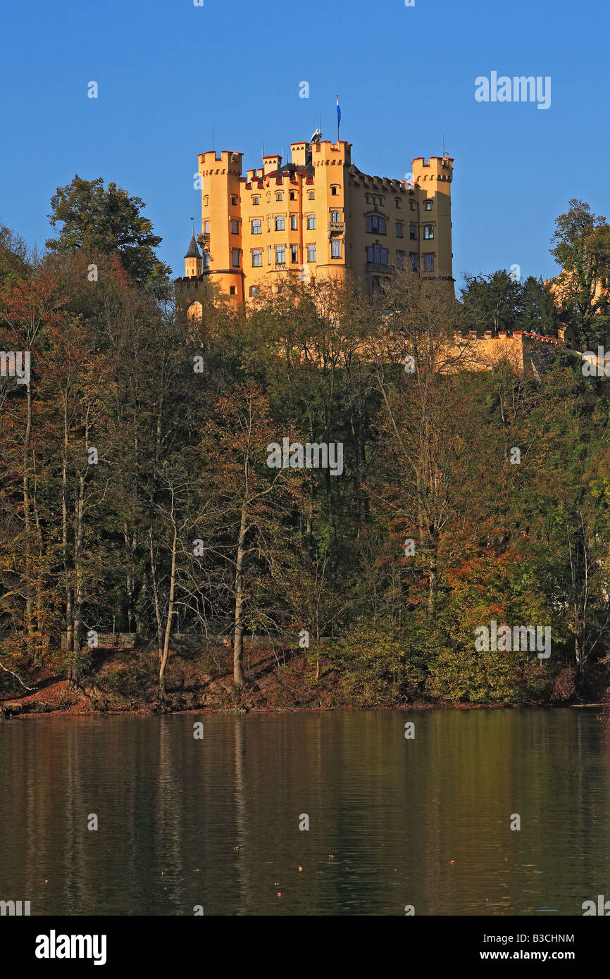 Il Castello di Hohenschwangau castello illuminato di alta Swan contea fu la residenza di infanzia di re Ludwig II di Baviera e fu costruito Foto Stock