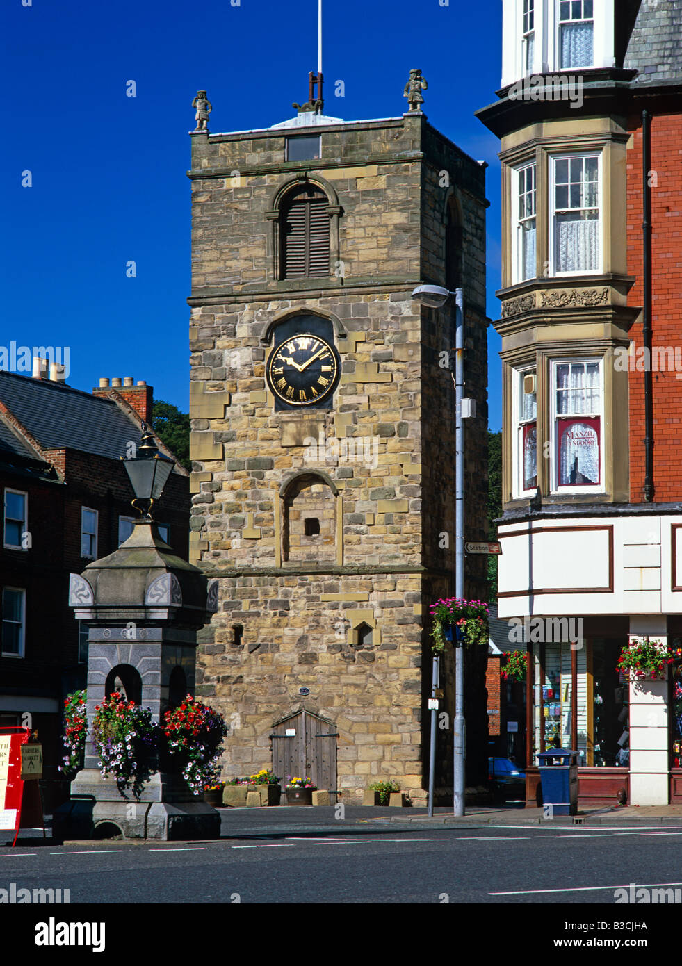 Una vista estiva di Morpeth Clock Tower, Morpeth, Northumberland Foto Stock