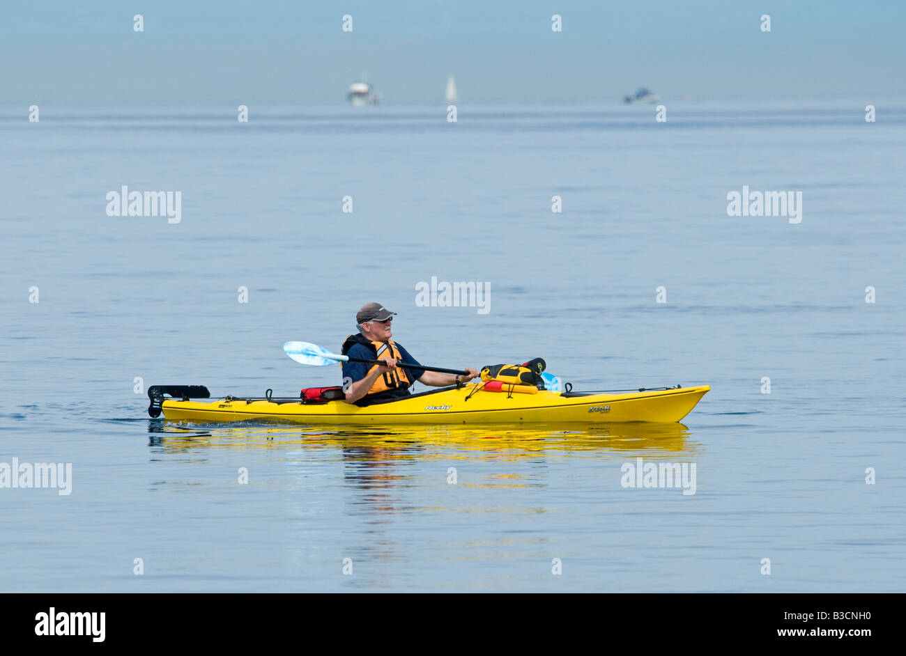 Il kayak nello Stretto di Georgia l'isola di Vancouver BC Canada BCY 0680 Foto Stock