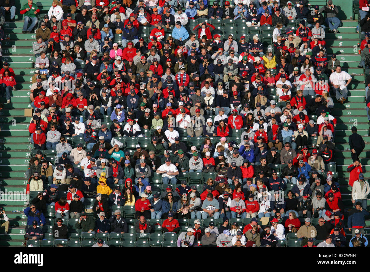 Gli appassionati di baseball in bleachers, Fenway Park Boston Foto Stock