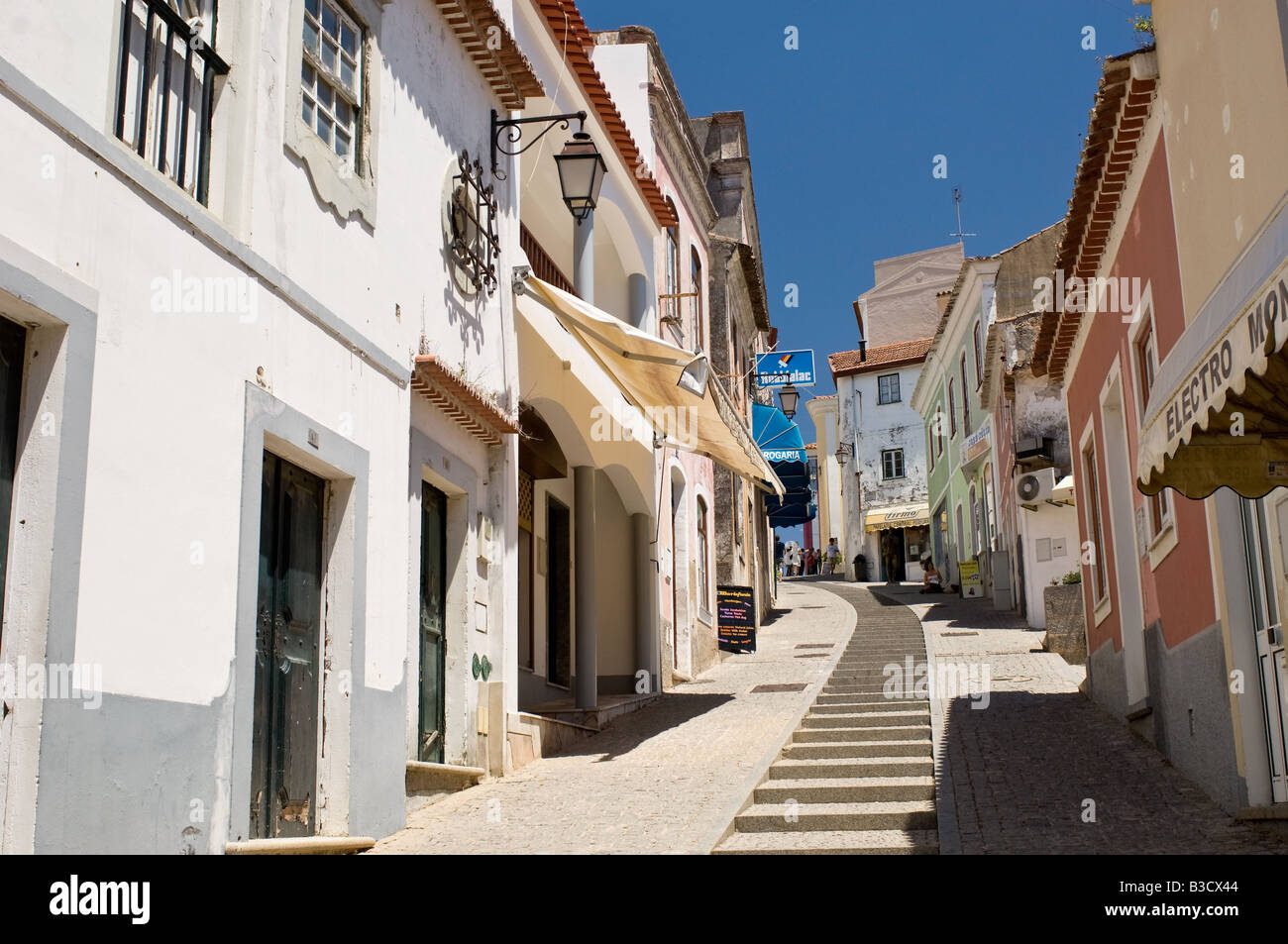 Ripida strada acciottolata Monchique Algarve Portogallo Foto Stock