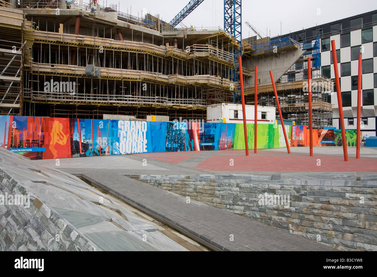 Grand Canal Square Dockland sviluppo centro della città di Dublino Irlanda Repubblica Irlandese EIRE Foto Stock