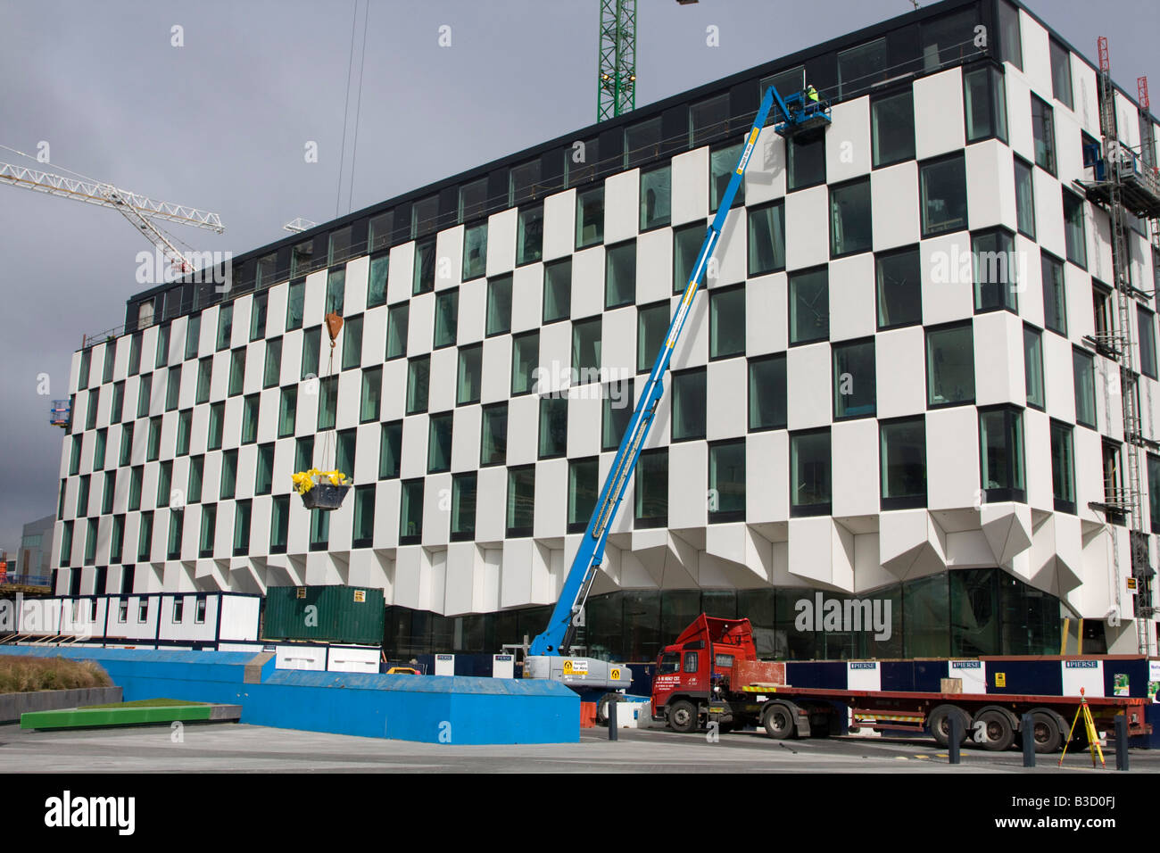 Grand Canal Square Dockland sviluppo centro della città di Dublino Irlanda Repubblica Irlandese EIRE Foto Stock