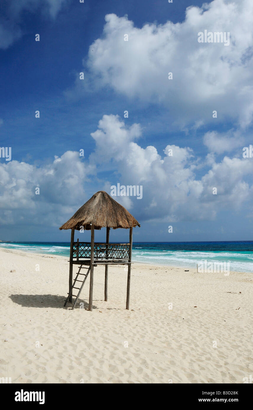 Mexiko, Cozumel, bagnino capanna sulla spiaggia Foto Stock