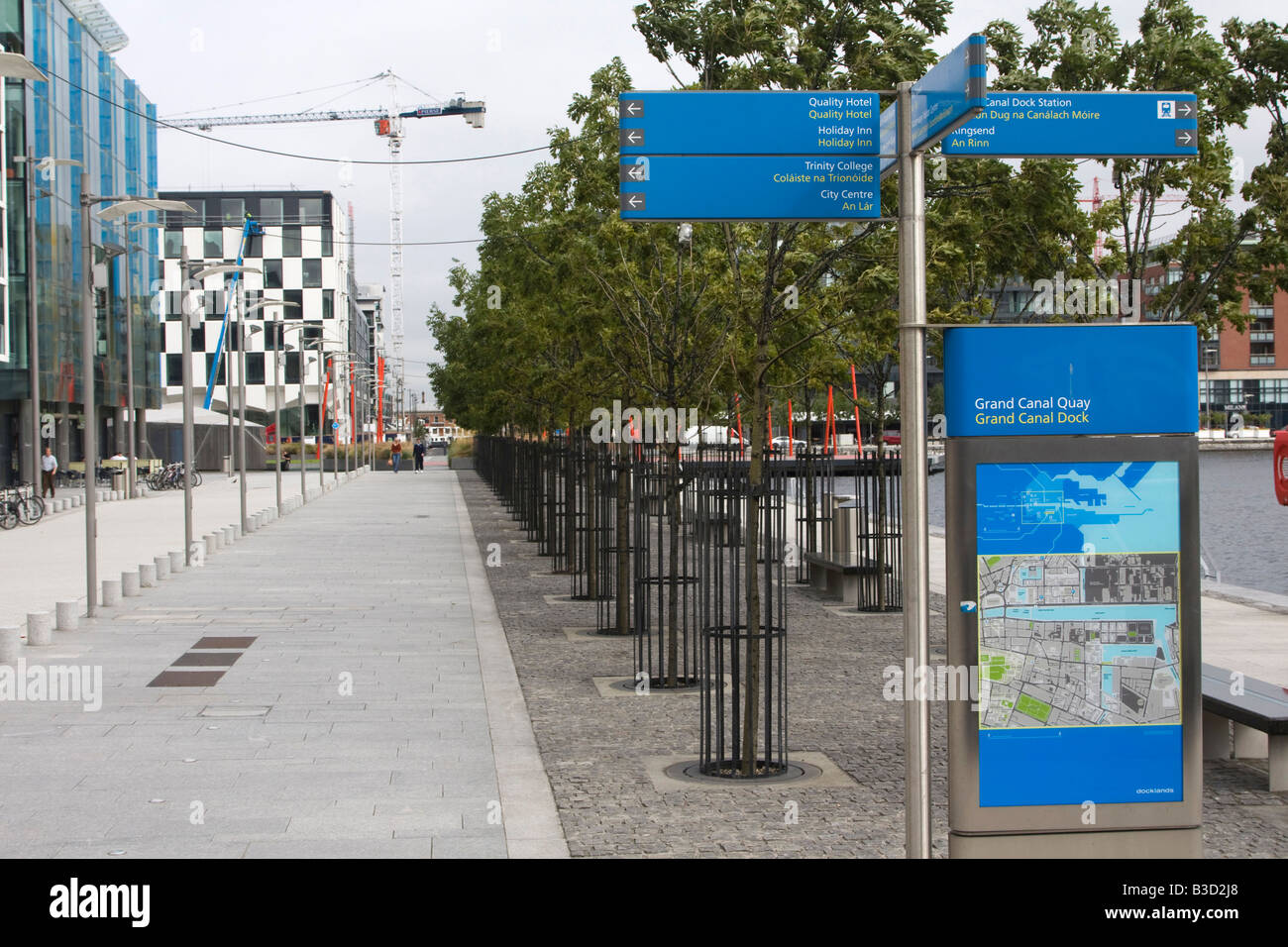 Grand Canal Square Dockland sviluppo centro della città di Dublino Irlanda Repubblica Irlandese EIRE Foto Stock