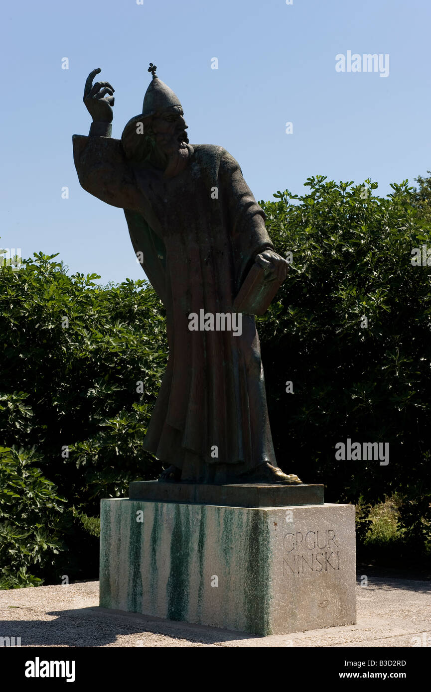 Il vescovo Grgur Ninski statua che si trova nella città Nin in Croazia Gregorio di Nin croato di Grgur Ninski è stato di un decimo secolo il vescovo tha Foto Stock
