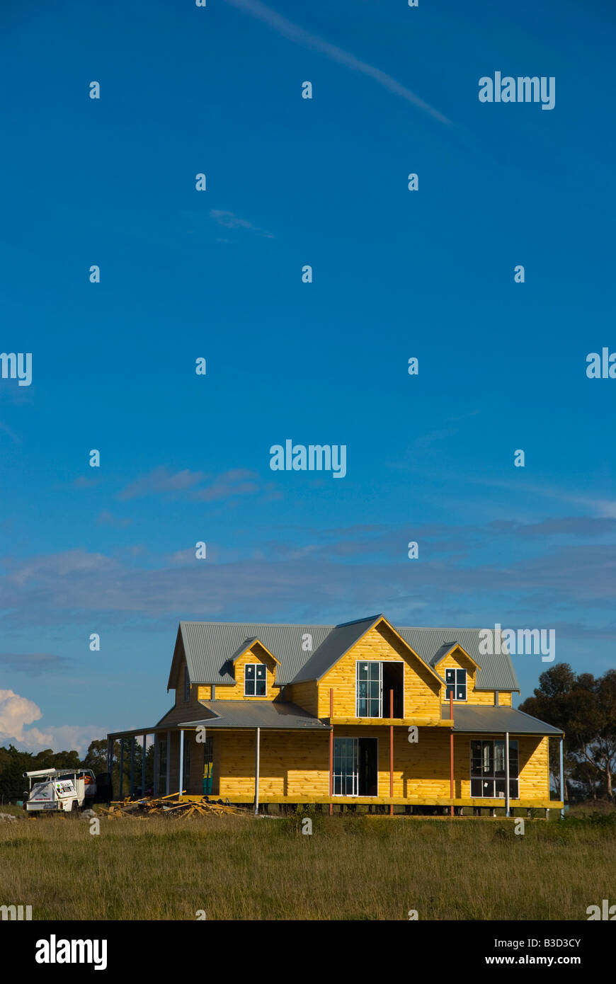 Una nuova casa in legno in costruzione e in fase di ultimazione in Victoria Australia Foto Stock