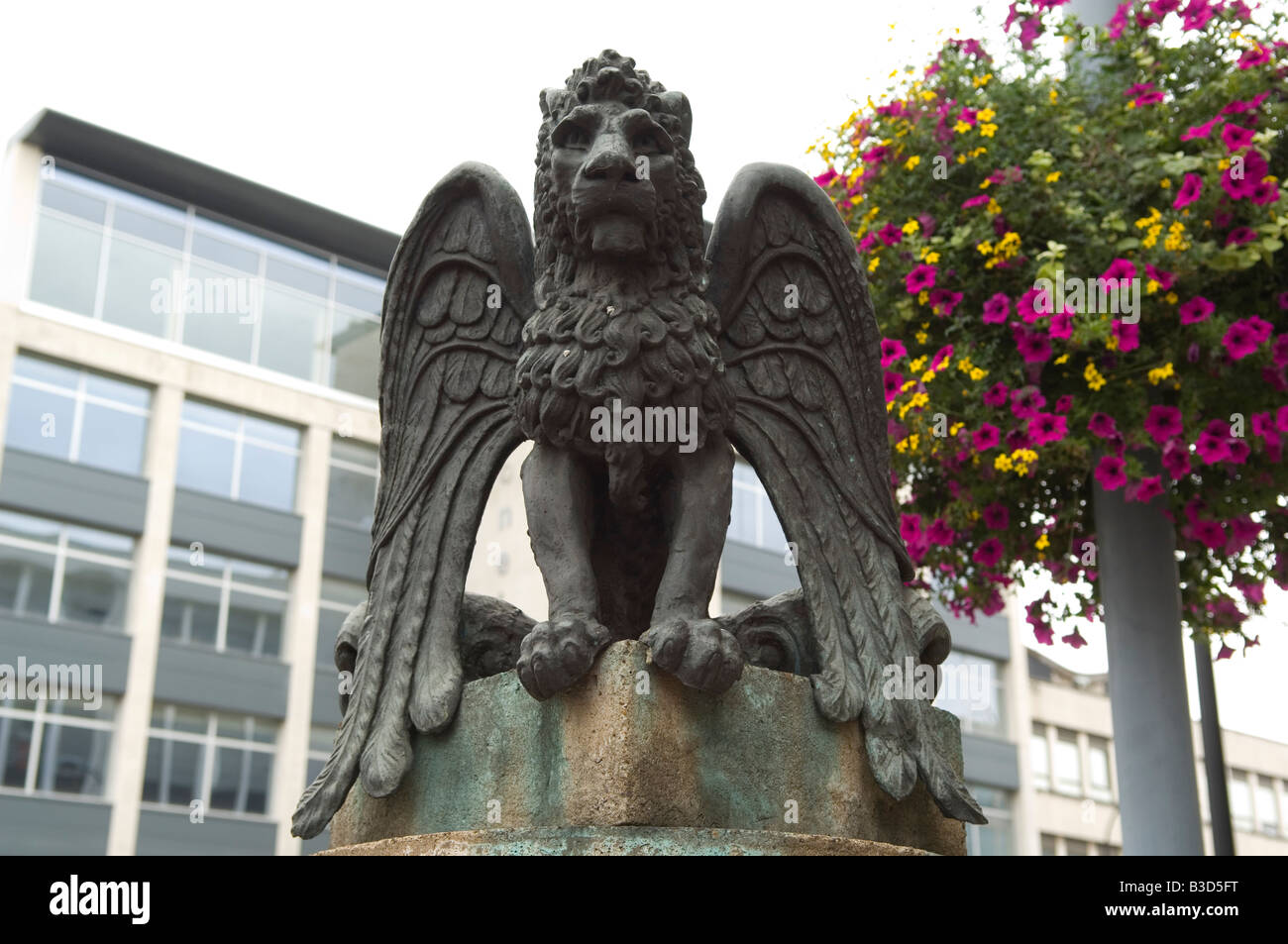Leone alato statua, Sheffield City Centre Foto Stock
