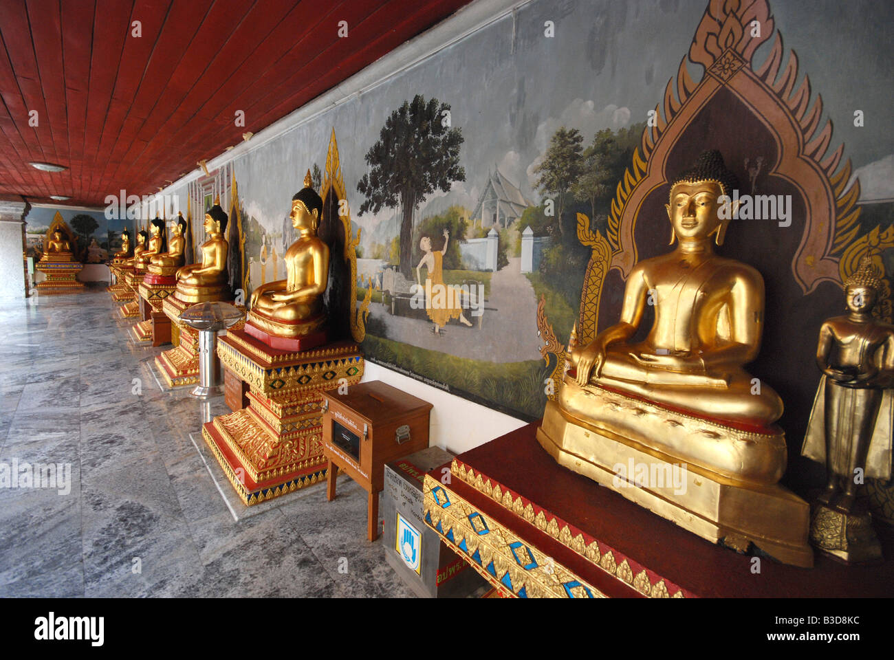 Statue di Buddha nel tempio Doi Suthep Foto Stock