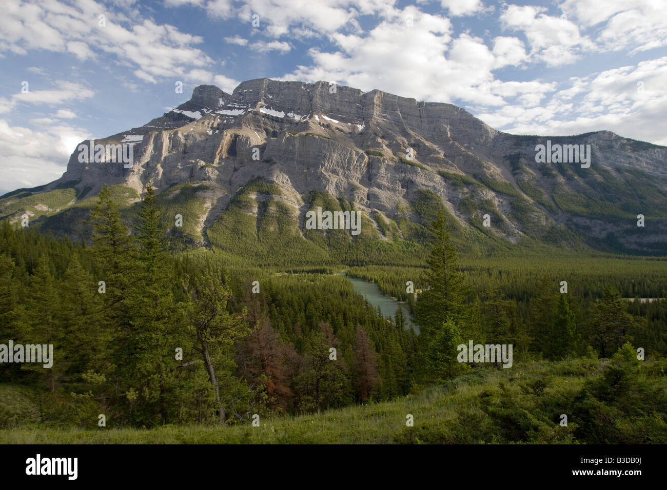 Mount Rundle nel Parco Nazionale di Banff Foto Stock