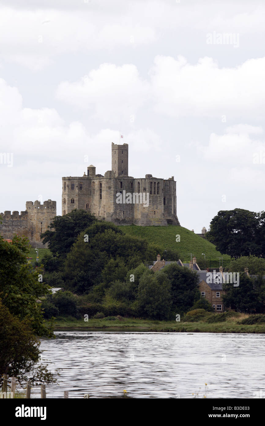 Il castello di Warkworth fiume Coquet Foto Stock