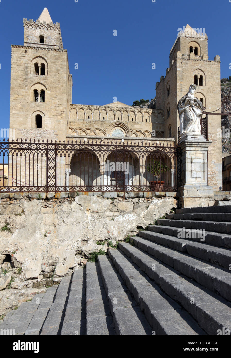 Esterno del Duomo di Cefalu, Sicilia, Italia Foto Stock