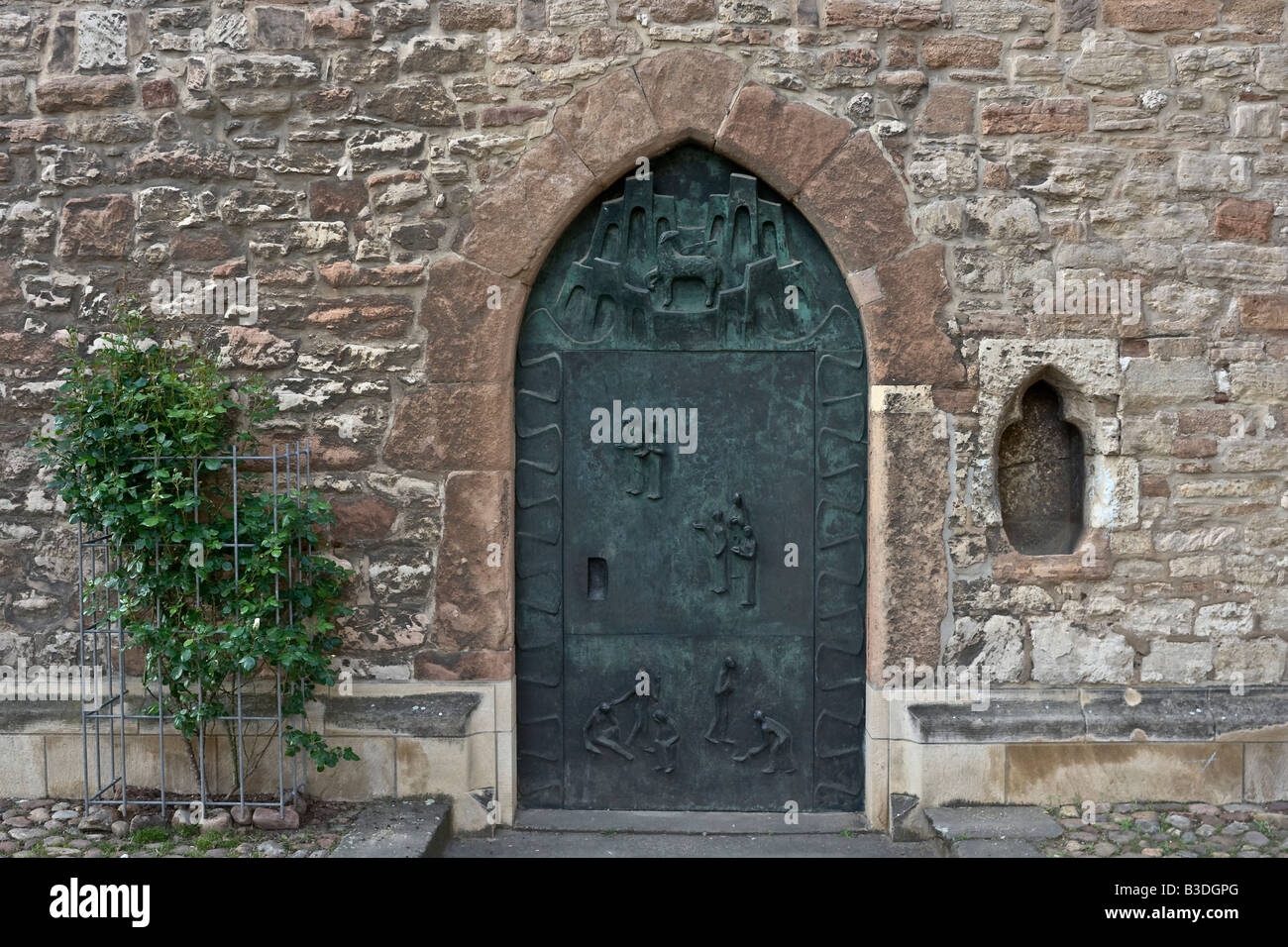 Stile moderno lato ingresso alla chiesa di St Magnus chiesa in Braunschweig, Germania. Foto Stock