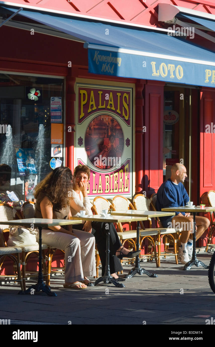 Il caffè con terrazza Pont Audemer Normandia Francia Foto Stock