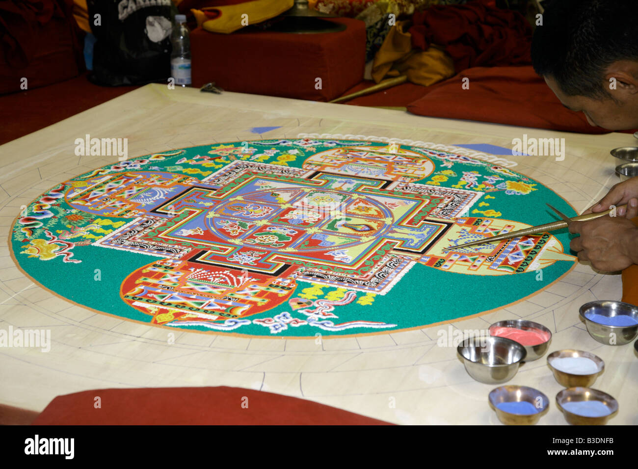 Tibetano mandala di sabbia pittura Foto Stock