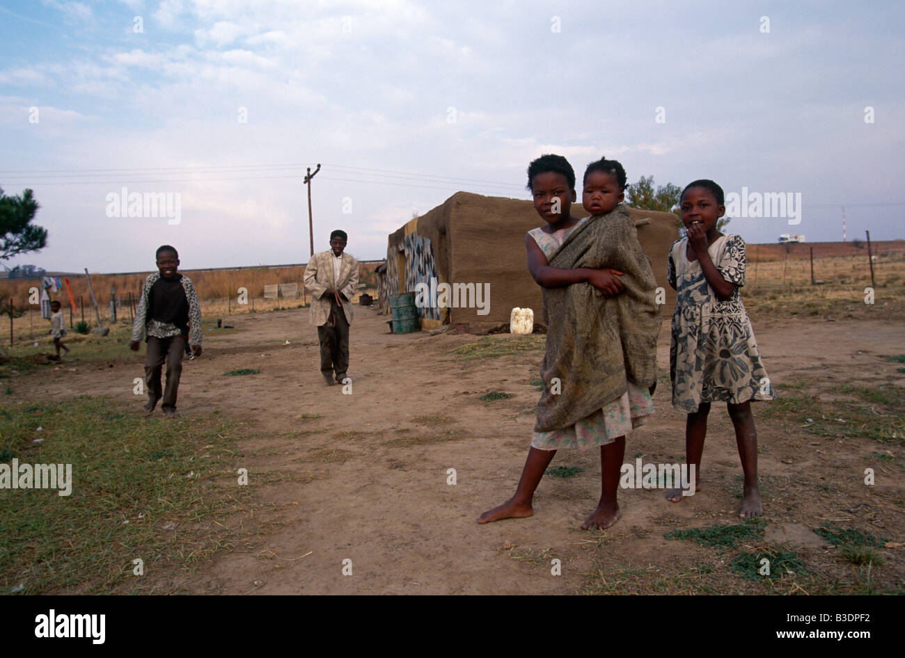 Gli abitanti di un villaggio nelle zone rurali del Sud Africa Foto stock -  Alamy