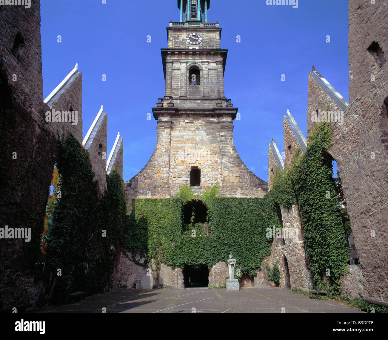 Ruine der Aegidienkirche in Hannover, Mahnmal an die Zerstoerungen beider Weltkriege Foto Stock