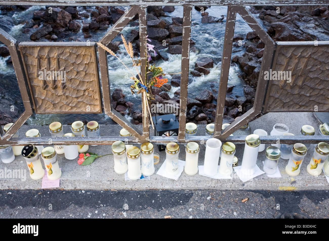 Memorial candele ad una vittima di incidente Foto Stock