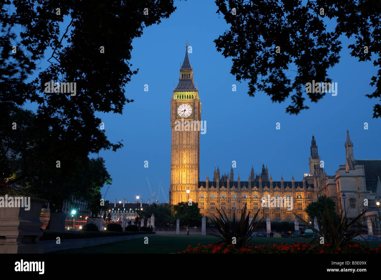 Il Big Ben e le case del Parlamento al crepuscolo e di notte in Londra England Regno Unito Foto Stock